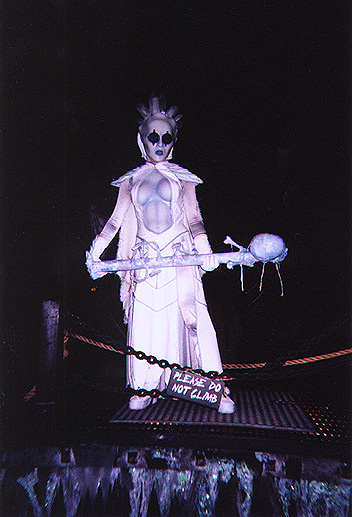 HHN Female Ice Demon.JPG (73584 bytes)