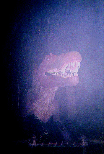 HHN Spinosaurus.JPG (91709 bytes)